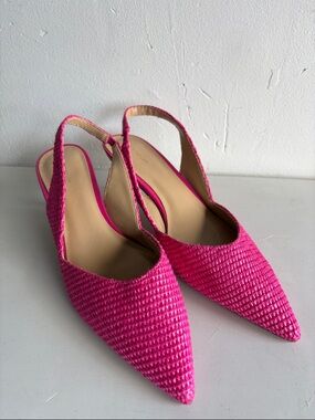 Ann Taylor Vibrant Pink Textured kitten Heels